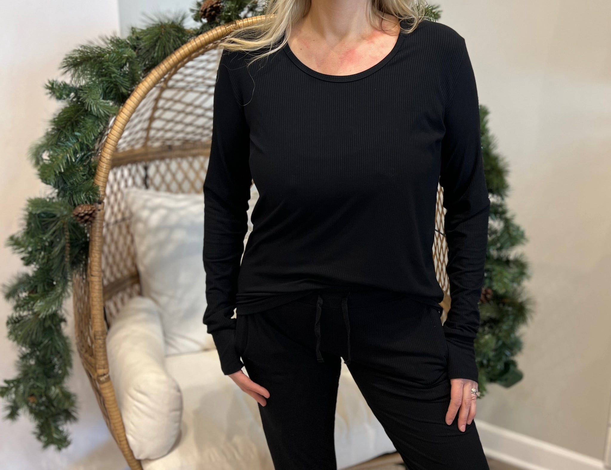 Women's Black Ribbed Scoop Neck Bamboo Top (with thumb holes)